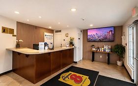 Super 8 By Wyndham Lake Country/Winfield Area Airport North